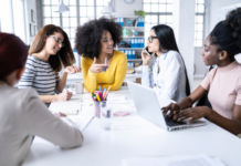 Cursos gratuitos para mulheres abordam liderança, gestão financeira e empreendedorismo feminino