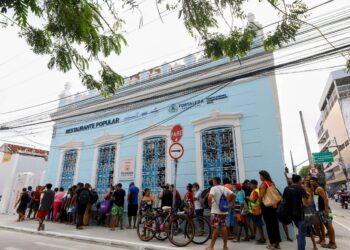 Restaurante Popular de Fortaleza passa a oferecer corte de cabelo e barba gratuitos, com prioridade para pessoas em situação de rua