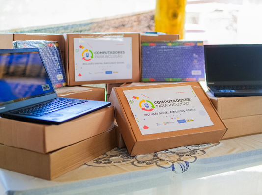 CAIXA DOA MAIS DE 1.500 TERMINAIS DE AUTOATENDIMENTO E COFRES RECICLADORES AO PROGRAMA COMPUTADORES PARA INCLUSÃO