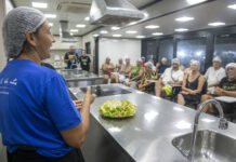 Sistema Fecomércio CE leva serviços gratuitos e apresentações culturais para a Praia de Iracema