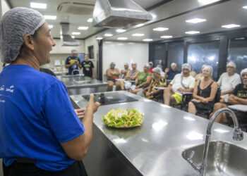 Sistema Fecomércio CE leva serviços gratuitos e apresentações culturais para a Praia de Iracema