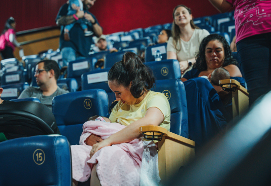 Cinema adaptado para bebês: CineMaterna exibe “Super Mario Galaxy: O Filme” no RioMar Fortaleza