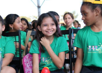 Palestra solidária em Fortaleza propõe reflexão sobre conflitos e arrecada recursos para projeto social com crianças e jovens