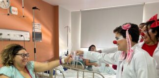 Palhaços voluntários promovem momento de humanização no Hospital Estadual Leonardo Da Vinci durante o mês das mães
