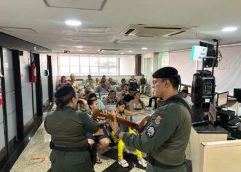 Polícia Militar do Ceará leva música e acolhimento a pacientes do Hospital Estadual Leonardo Da Vinci