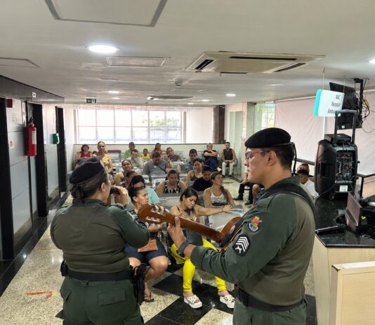 Polícia Militar do Ceará leva música e acolhimento a pacientes do Hospital Estadual Leonardo Da Vinci