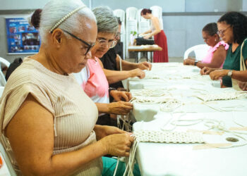 Inclusão digital abre novos caminhos para mulheres artesãs em comunidades de Fortaleza