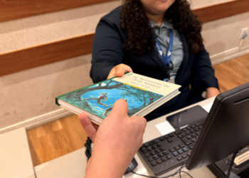 Campanha de doação de livros entra na reta final nos shoppings RioMar de Fortaleza