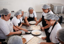 Feira da EDISCA apresenta produtos de mulheres capacitadas em culinária e artesanato